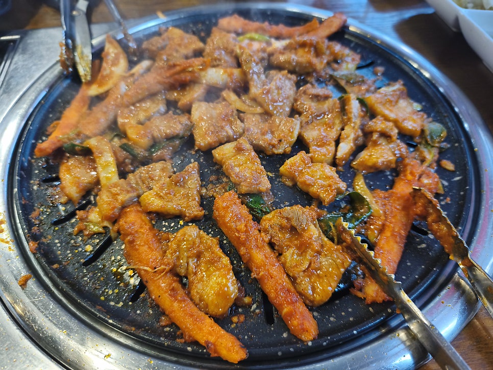 단층 구조의 품격 있는 클럽하우스 건물