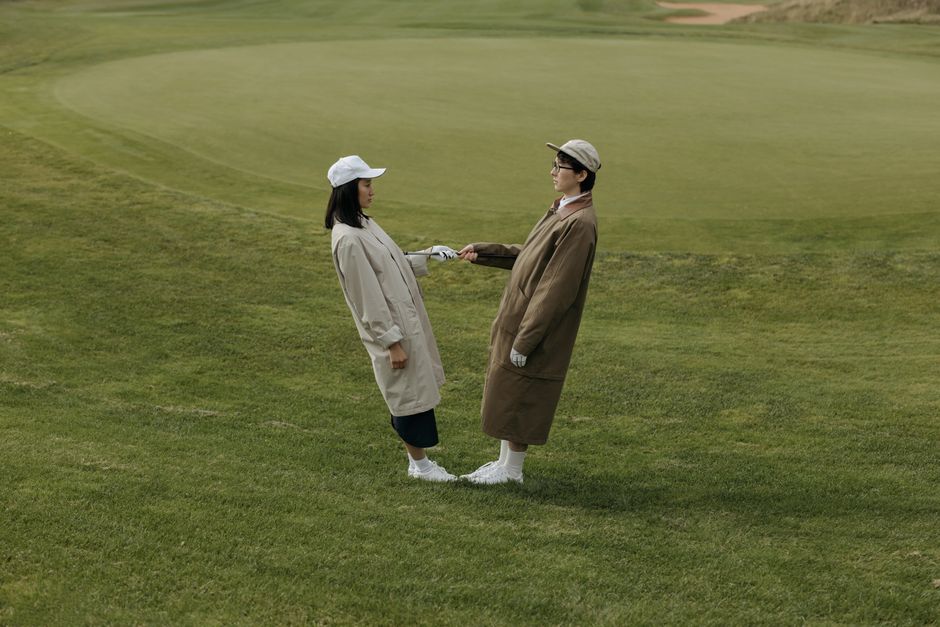 스폰서와 인플루언서 사이 : 필드를 런웨이로 만든 그녀들의 화려한 피드 뒤편, 보이지 않는 자본의 역학 관계