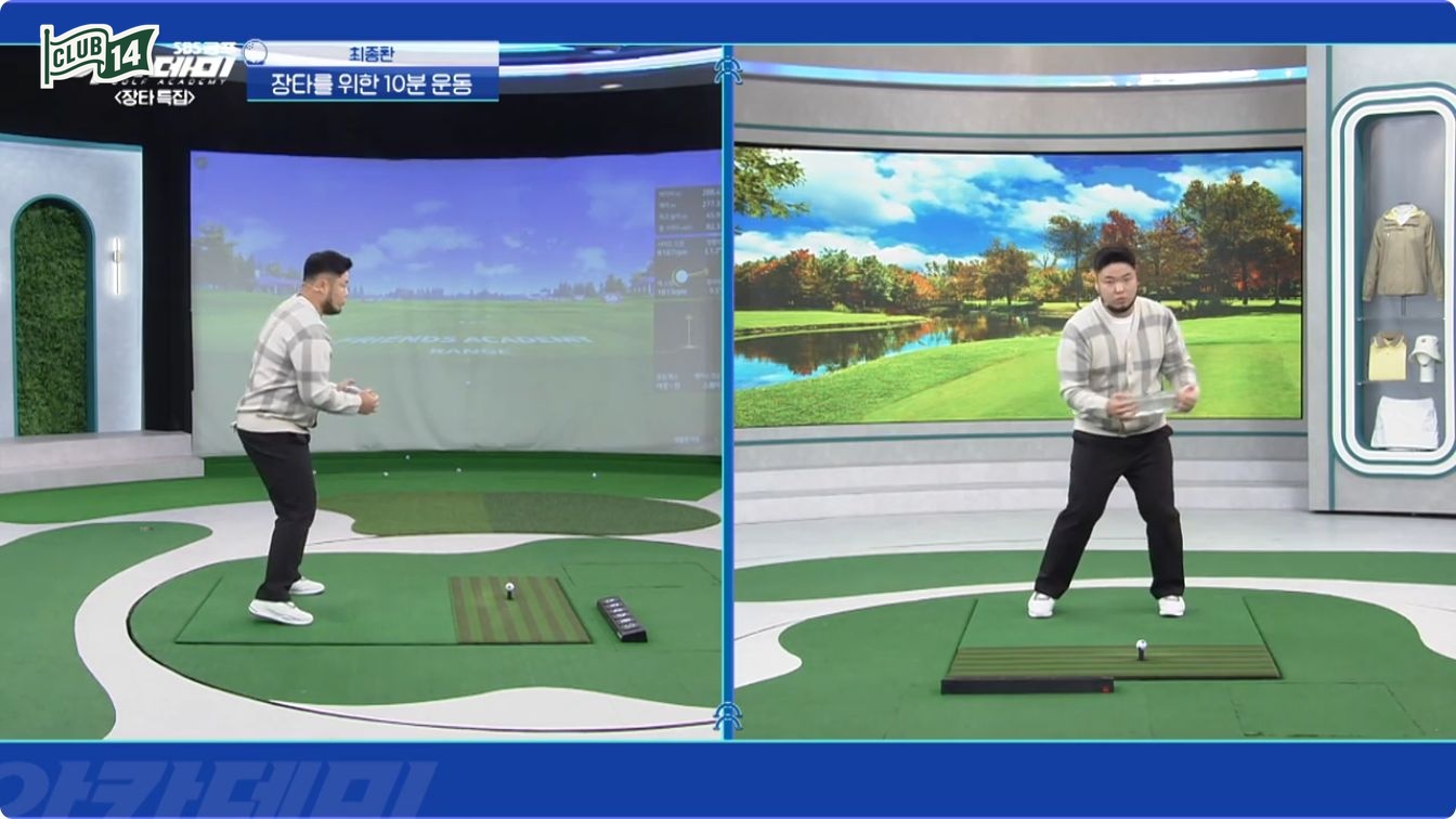 저항밴드를 밟고 엄지손가락을 위로 잡은 채 팔과 몸의 분리를 연습하는 모습