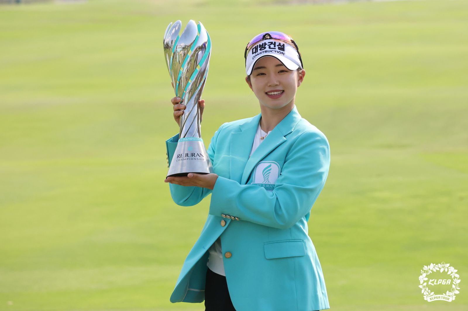 [리쥬란 챔피언십 FR] 임진영, 4타 차 뒤집기…KLPGA 개막전서 '첫 우승'